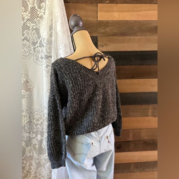 Modern Grey Soft Knit Tie Back Bubble Sleeve Cropped Sweater Size Medium - Picture 3 of 10